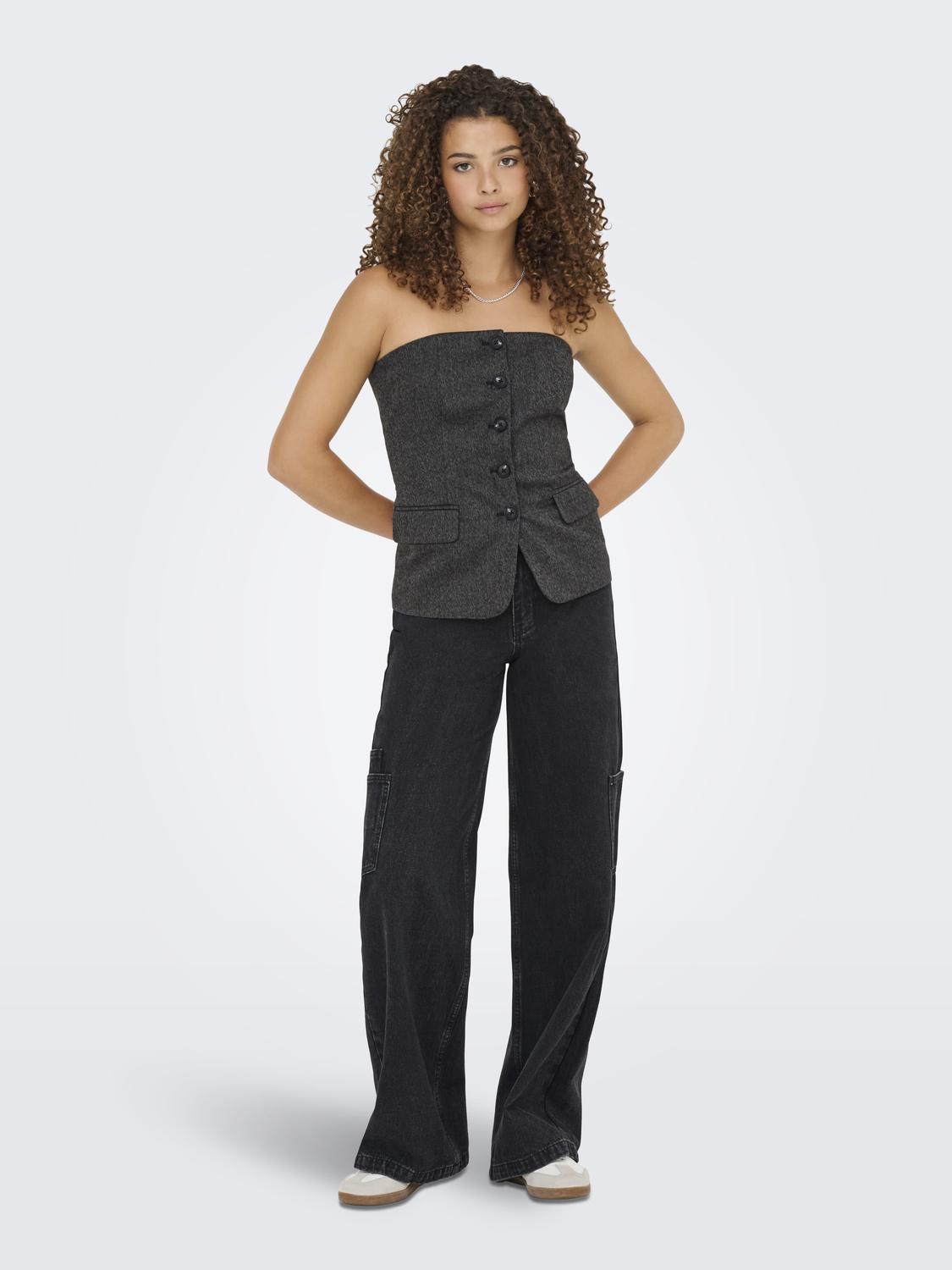 model_shot-front_full